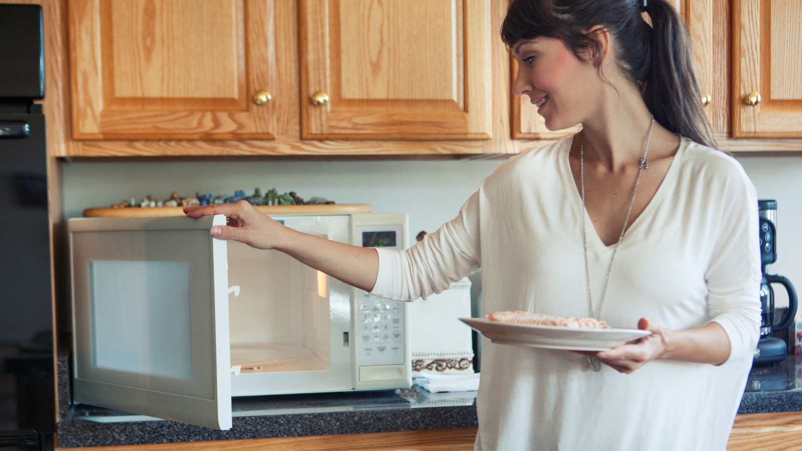 How To Prevent A Microwave 'Eruption' According To The USDA - Health Digest
