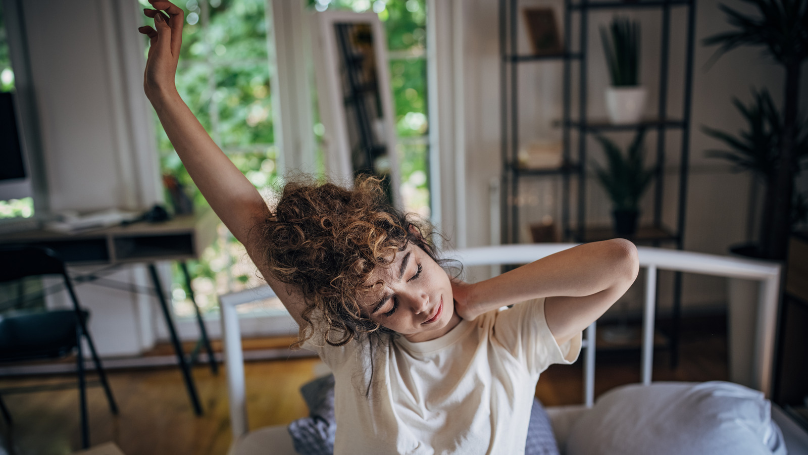What It Means When You Wake Up With Smelly Armpits - Health Digest