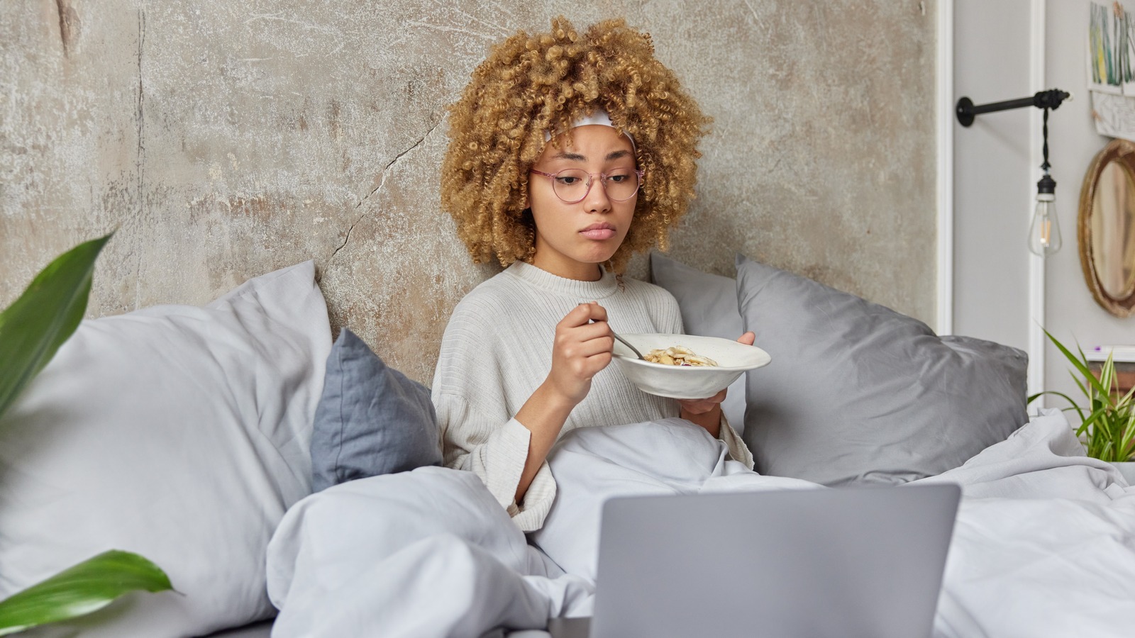 Eat This Unexpected Snack Before Bed To Fall Asleep In Record Time - Health Digest