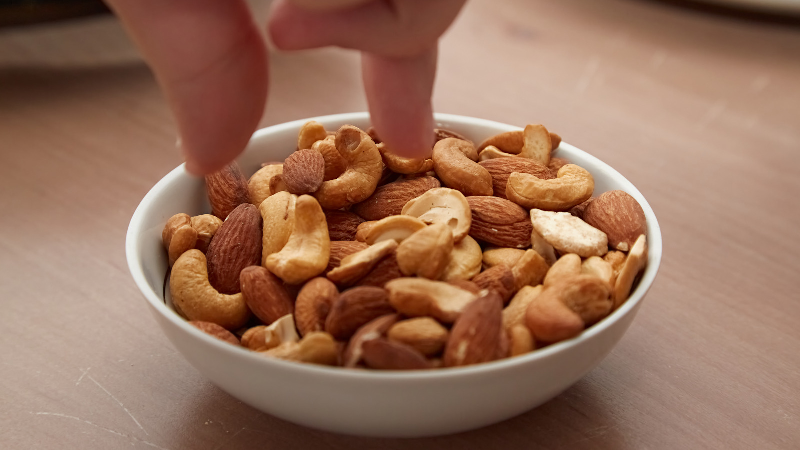 Can Cashews Help You Lose Weight? The Answer Isn't What You'd Expect - Health Digest