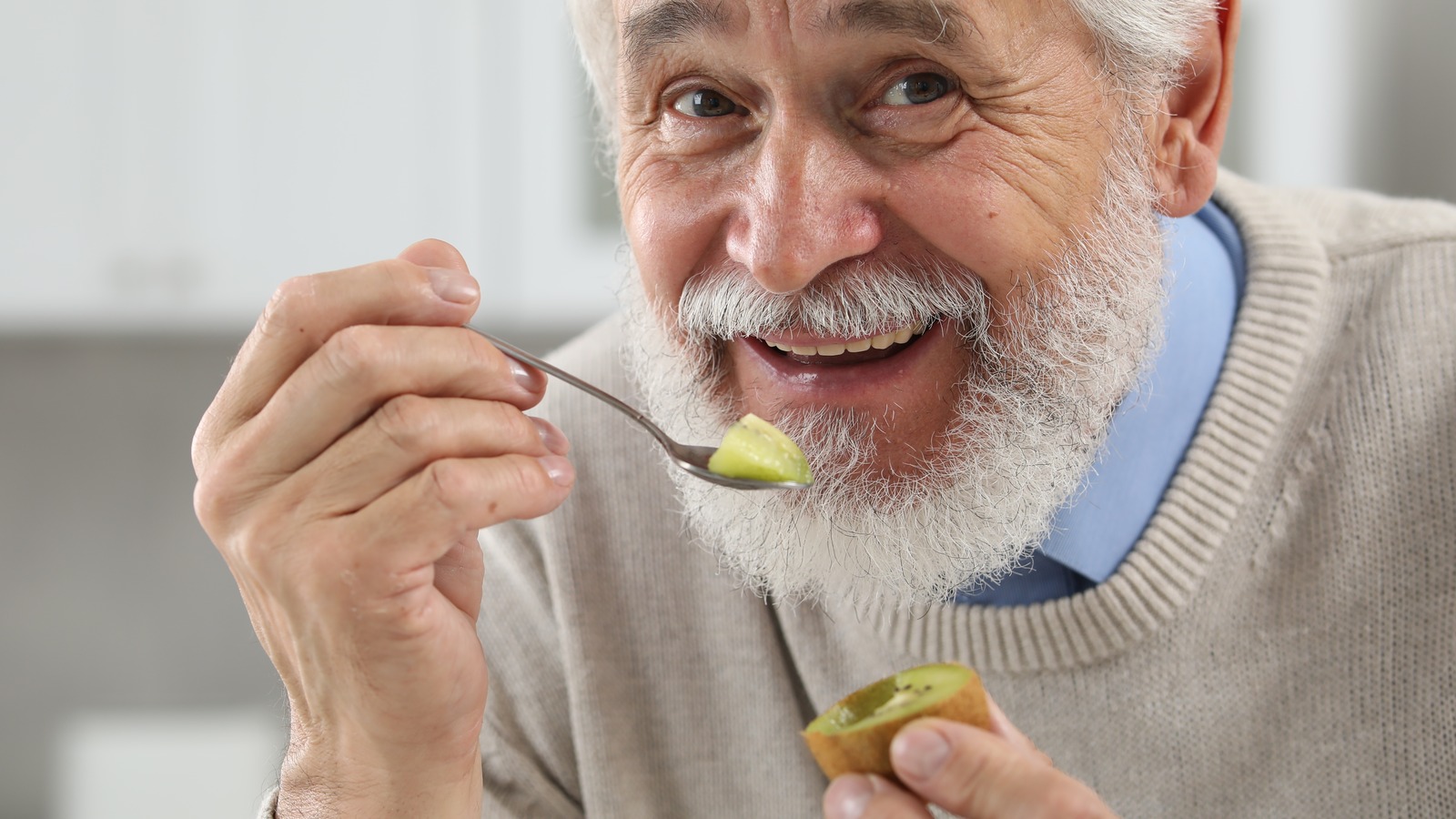 Eating Kiwi Fruit Has An Unexpected Effect On Your Cholesterol - Health Digest