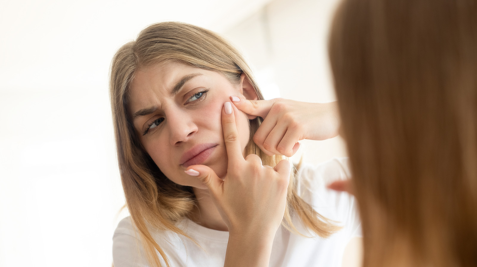 Why Do Skin Tags Form On Your Eyelids? - Health Digest